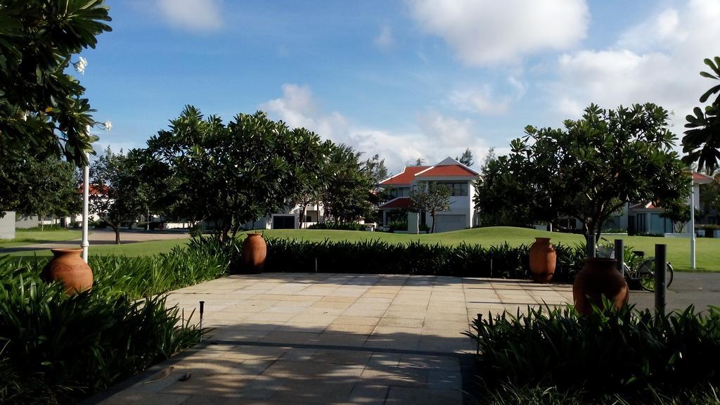 Ocean Apartment Spa & Golf Danang 외부 사진